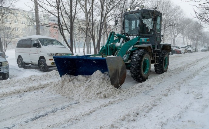 Порядка 100 единиц техники задействовано на расчистке Южно-Сахалинска после циклона Порядка 100 единиц техники задействовано на расчистке Южно-Сахалинска после циклона