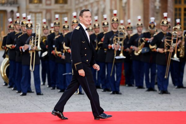 Совершенно невменяем: русофобу генералу Мандону поставили диагноз Совершенно невменяем: русофобу генералу Мандону поставили диагноз