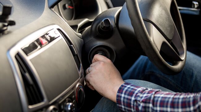 В Росаккредитации опровергли запрет на ввоз в Россию праворульных машин