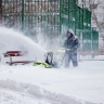 Городские службы круглосуточно очищают улицы столицы от снега