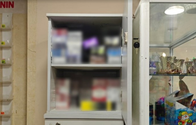 Магнитогорские полицейские изъяли из зоомагазина несколько тысяч пачек немаркированных сигарет