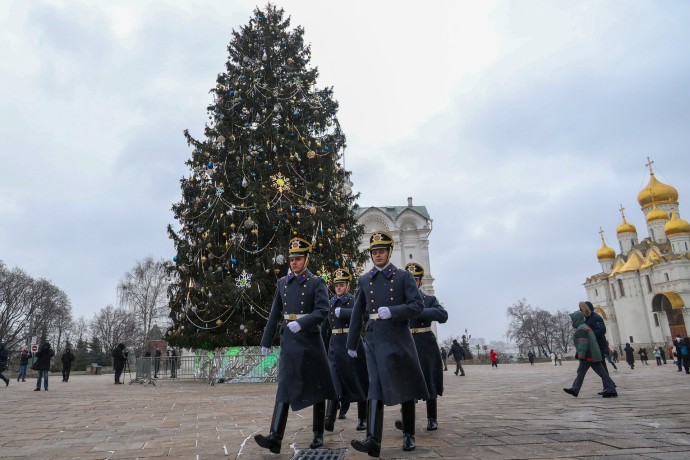 Елка в Кремле вошла в десятку самых высоких новогодних деревьев в мире Елка в Кремле вошла в десятку самых высоких новогодних деревьев в мире