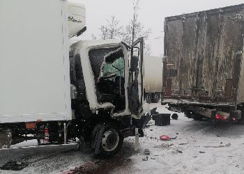 Грузовики столкнулись в Приамурье на федеральной трассе