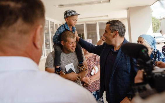 Александр Хинштейн провёл встречу с жителями Пристенского района