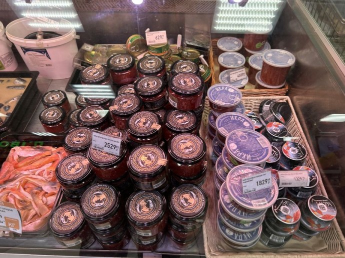 Жители Владивостока могут остаться без икры на Новый год. Денег не хватит