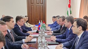Александр Новак встретился с Премьер-министром Абхазии Владимиром Делбой