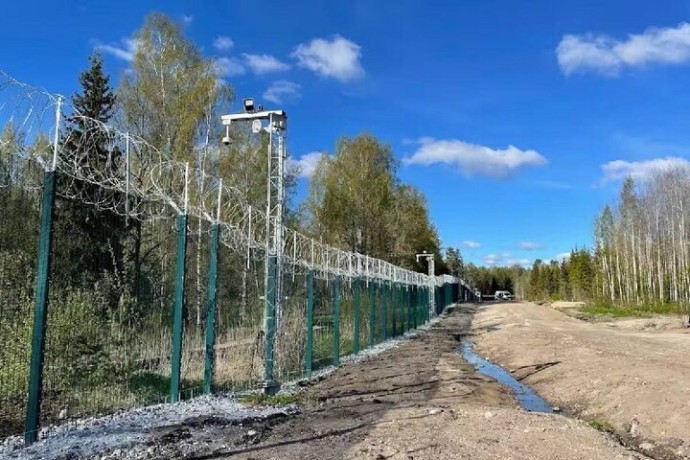 Финляндия усиливает военное присутствие на границе с РФ из-за налетов дронов на Ленинградскую область
