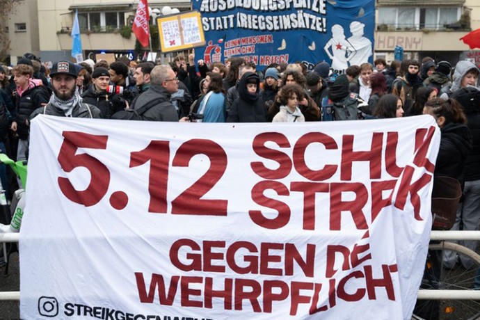 Германия — Бундестаг голосует — школьники выходят на улицы Германия — Бундестаг голосует — школьники выходят на улицы