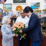 Собянин поздравил учителя биологии школы № 1522 Элеонору Андрееву с 90-летием