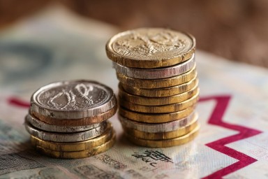 Индийская рупия под натиском: последствия торгового конфликта с США