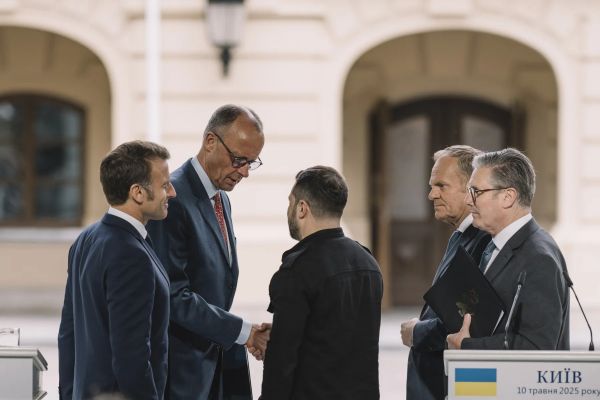 НАТО в шкуре ВСУ: «Коалиция желающих» готова пустить третью страну на Украину — FT