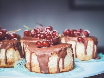 Пирог, который не нужно печь: гости не поверят, что это без яиц и теста