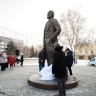 Бронзовый Федор Достоевский появился в Барнауле