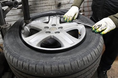 Водителям назвали срок перехода на зимнюю резину