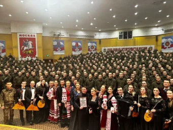 ﻿Ансамбль «Россия» исполнил песни Великой Победы