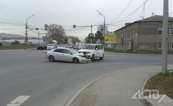 Очевидцев ДТП на перекрёстке ищут в Южно-Сахалинске