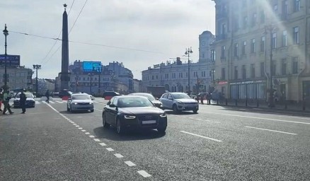 В Санкт-Петербурге с опережением графика открыли движение по отремонтированному Невскому проспекту