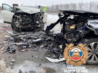 В Башкирии при столкновении автомобилей погибла женщина