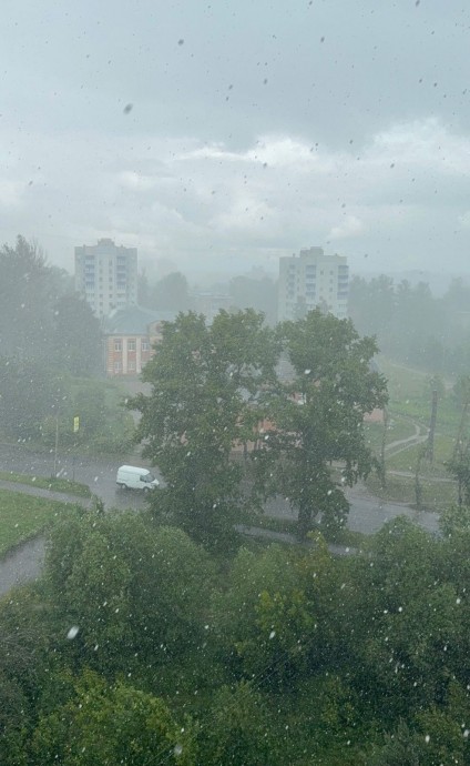 Град в Ярославле: циклон «Корнелиус» продолжает удивлять Град в Ярославле: циклон «Корнелиус» продолжает удивлять