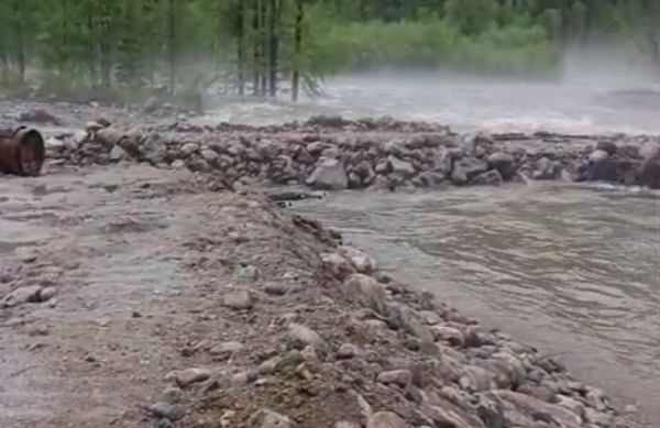 На севере Бурятии после нагоняя прокуратуры разобрались с размытыми дорогами