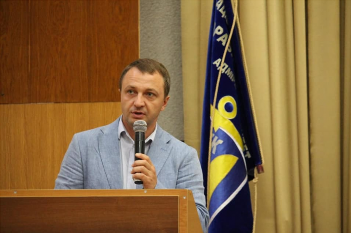 На Украине число детей, изучающих русский язык в школах, резко сократился
