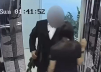 Амурчанка рассказала, как встретила соседа с карабином в подъезде Амурчанка рассказала, как встретила соседа с карабином в подъезде