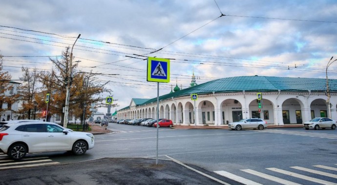 Привычный переход у рядов убрали в центре Костромы Привычный переход у рядов убрали в центре Костромы