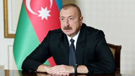 Алиев поблагодарил Путина за информацию о самолете AZAL, сообщили СМИ