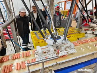 В России создали первый отечественный робот-укладчик сосисок