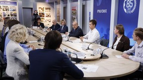 Михаил Мишустин встретился с победителями и призёрами национальных чемпионатов профессионального мастерства, конкурса «Мастер года», студентами и директорами ведущих кластеров федерального проекта «Профессионалитет»