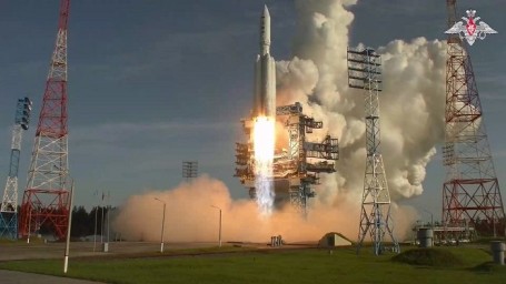 Ракета-носитель «Ангара-А5» стартовала с космодрома Плесецк со спутниками в интересах МО РФ