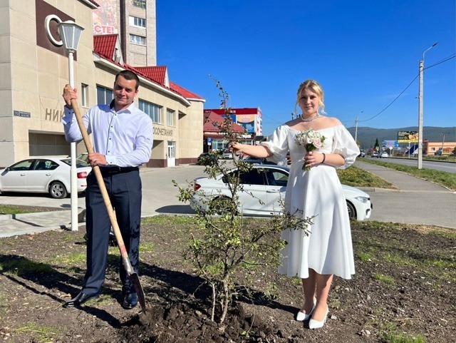 В Башкирии появились новые скверы и аллеи В Башкирии появились новые скверы и аллеи