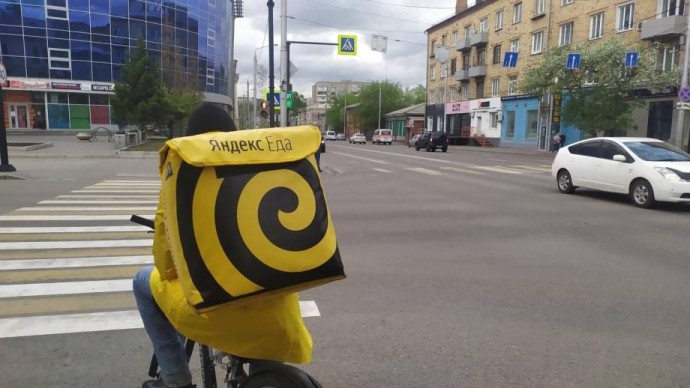 Жесткое нововведение: в Госдуме предложили ограничить скорость движения для курьеров