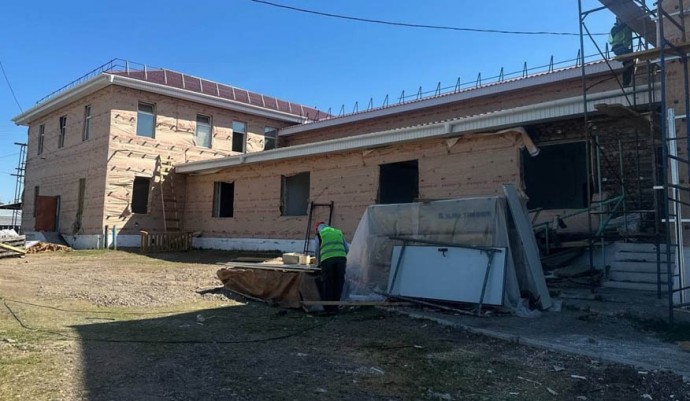 В райцентре Бурятии продолжается ремонт детсада и ДШИ