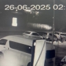 Электросамокатчик врезался в припаркованное авто в Южно-Сахалинске: скрылся, но попал на камеру