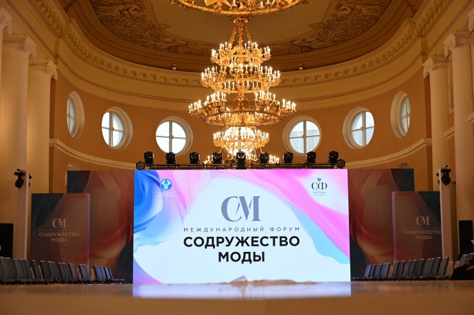 Матвиенко наградила ряд лауреатов премии «Содружество моды»