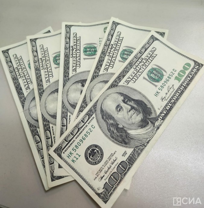 Пока в Якутии была ночь: доллар ниже 75 рублей, ДТП с пятью погибшими девушками, жара в Москве