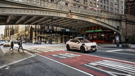 Беспилотные такси Waymo выйдут на улицы Нью-Йорка