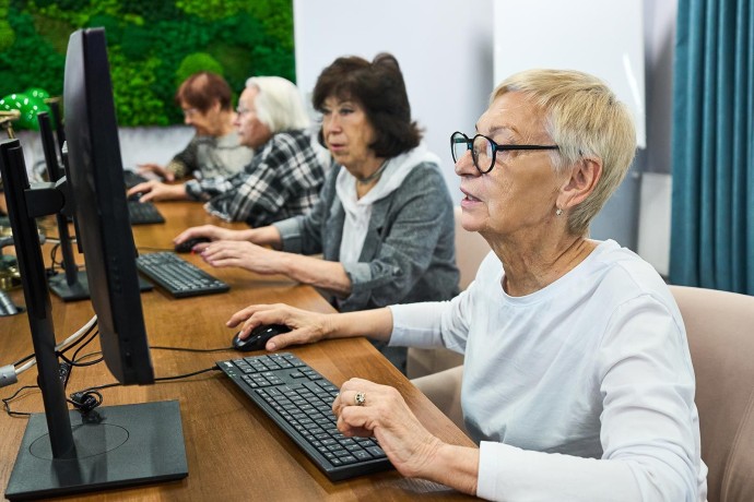 В 11 центрах московского долголетия открылся курс по обучению работе с соцсетями В 11 центрах московского долголетия открылся курс по обучению работе с соцсетями