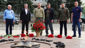Марат Хуснуллин во время рабочей поездки в ЛНР посетил ряд объектов и возложил цветы к мемориалу памяти Героям фронта и тыла 1941–1945 годов