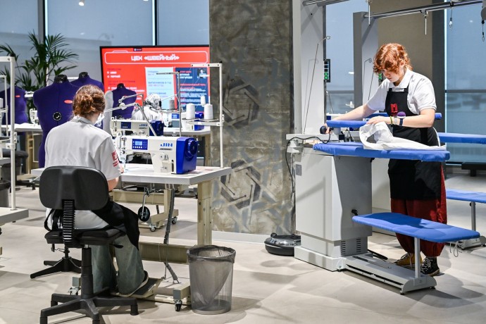 Самыми востребованными профессиями в ближайшие 7 лет будут швея и сварщик