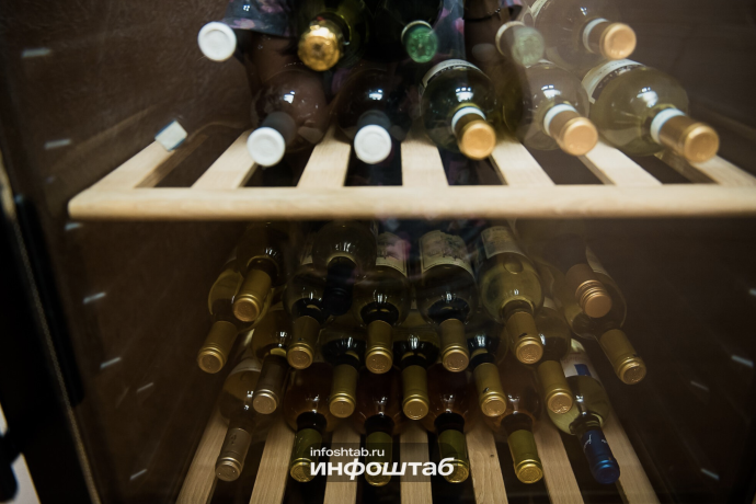 Более 3 тысяч литров алкоголя и 196 тонн рыбы изъято в Астраханской области Более 3 тысяч литров алкоголя и 196 тонн рыбы изъято в Астраханской области