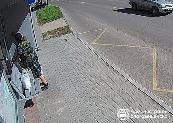 Благовещенцу грозит штраф за «художества» на остановке