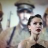 Актриса Анастасия Микульчина опубликовала свои фото топлесс. Мужчины попросились к ней на ручки