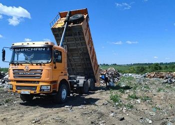 Водитель грузовика устроил свалку в Приамурье Водитель грузовика устроил свалку в Приамурье