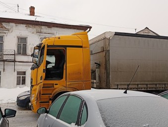 Водителям фур в Костроме постоянно напоминают, что за ними пристально следят