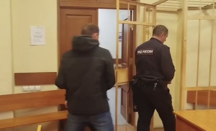 Порезавшего девушке лицо ножом жителя Ярославля заключили под стражу Порезавшего девушке лицо ножом жителя Ярославля заключили под стражу