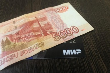 Стало известно, почему надо сразу снимать всю пенсию с карты «Мир»