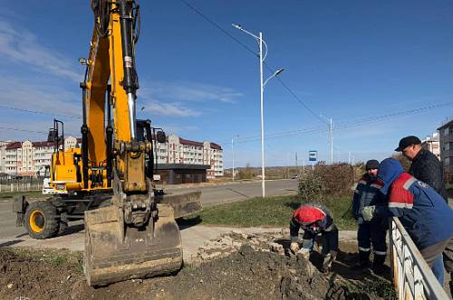 В 800 квартале Благовещенска ищут место порыва на теплосетях В 800 квартале Благовещенска ищут место порыва на теплосетях