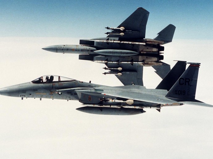 Китайский J-15 нацелился на F-15 во время операций на авианосце — MWM Китайский J-15 нацелился на F-15 во время операций на авианосце — MWM